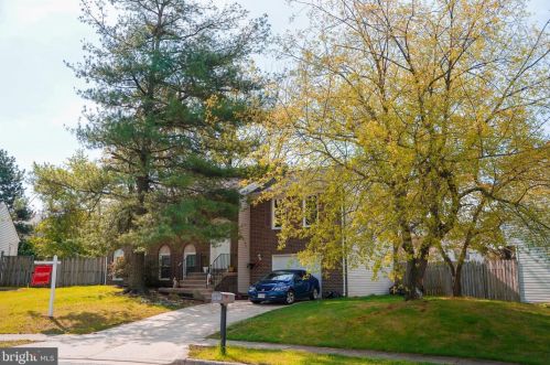 13383 Frinks Ct, Herndon, VA 20170-4013