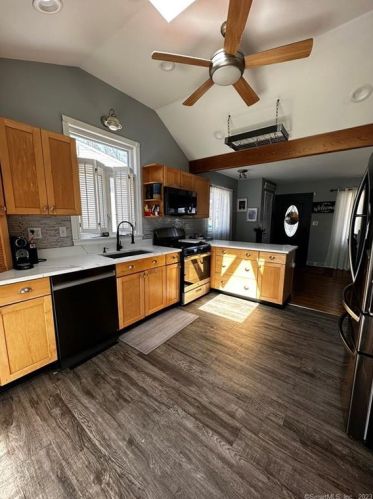 15 Floral Nook, Waterbury CT  06704-1328 exterior