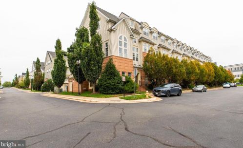 7115 Little Thames Dr, Gainesville, VA 20155-4020