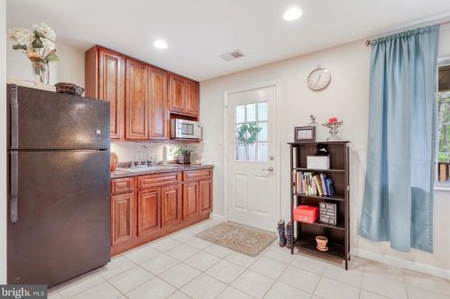 10902 Barton Hill Ct, Herndon VA  20191-5000 exterior