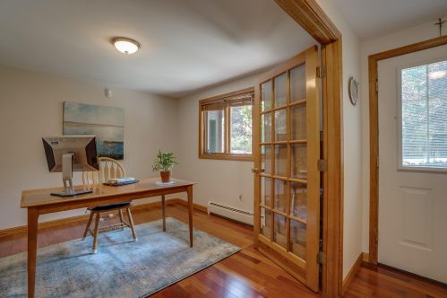 39 Hill Rd, Brookline NH  03033-2111 exterior