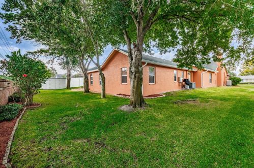 1083 Northridge Dr, Palm Harbor FL  34683-2720 exterior