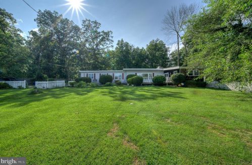 821 Schwenksville Rd, Collegeville, PA 19473-1952