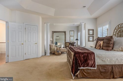 18345 Mid Ocean Pl, Leesburg VA 20176-7451 exterior