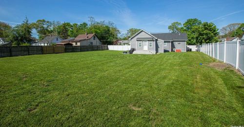 85 Commack Rd, Islip Manor NY  11751-2603 exterior