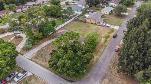 5995 59th Way, Saint Petersburg FL  33709-1833 exterior