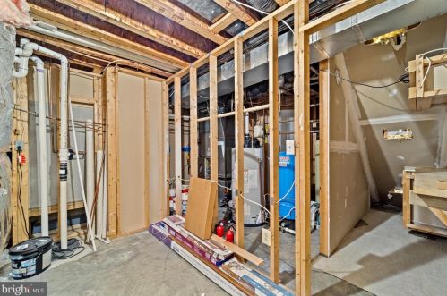 8819 Clinton Dr, Nokesville VA  20181-3205 exterior