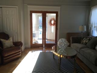 3141 Country Club Rd, Bronx, NY 10465-1231