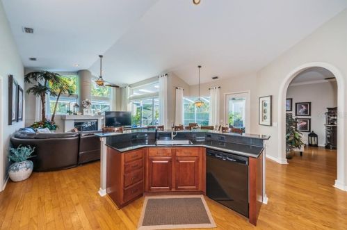 4811 Cross Pointe Dr, Oldsmar FL 34677-5202 exterior