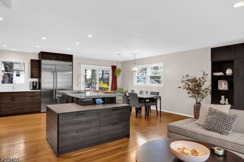 23 Bromleigh Way, Greystone Park NJ  07950-1624 exterior