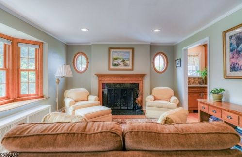 30 Munsee Dr, Cranford NJ  07016-3460 exterior