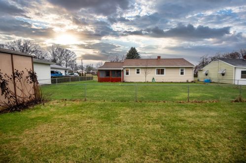 780 Donna Dr, Hermitage PA  16148-2938 exterior