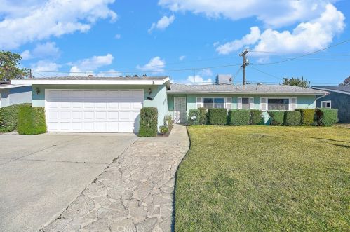 634 Van Koevering St, Rialto, CA 92376-5238