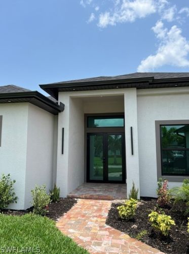 2241 27th Ter, Cape Coral, FL 33904-3329