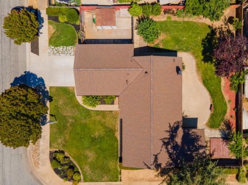 420 Sherwood Dr, Gilroy, CA 95020-4221