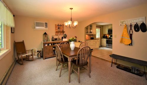 1 San Antonio Dr, Fremont NH  03044-8204 exterior