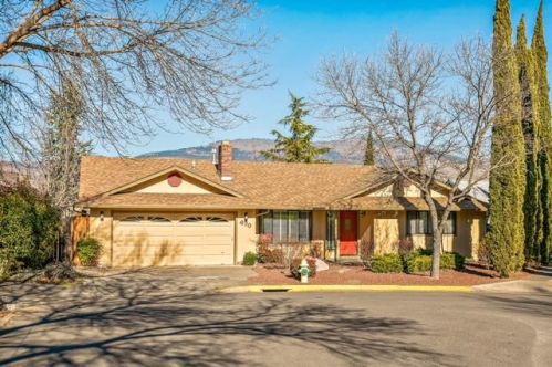 670 Berry Ln, Ashland, OR 97520-1485