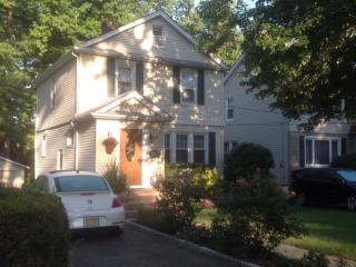 29 Jewett Ave, Tenafly, NJ 07670-1902