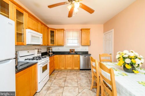 18 Barber Ave, West Deptford NJ  08096-2414 exterior