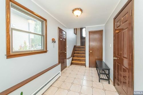 43 Elmhurst St, Elmwood Park NJ  07407-1320 exterior