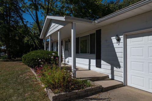 606 Elizabeth St, Kouts, IN 46347-9593