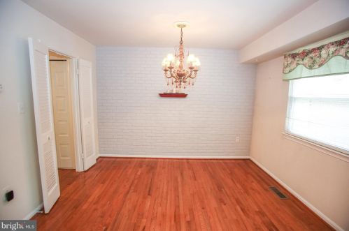 6043 Bonnie Bern Ct, Springfield, VA 22015-3303