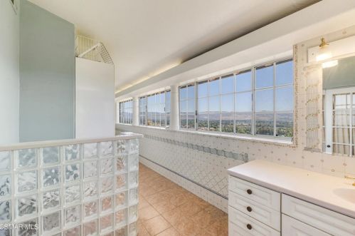 3192 Sycamore Dr, Simi Valley CA 93065-2703 exterior