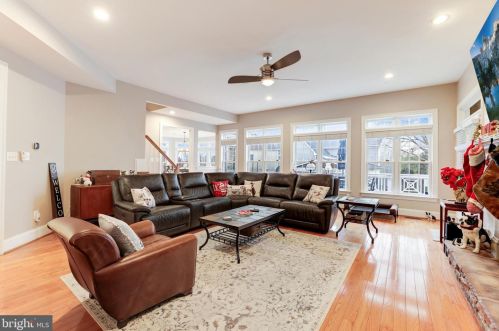 43331 Riverpoint Dr, Leesburg VA 20176-1296 exterior