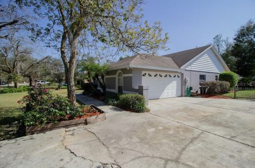 5939 Windwood Dr, Lakeland FL  33813-4805 exterior