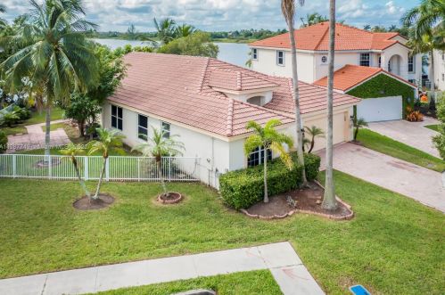 18322 33 St, Hollywood FL 33023-5682 exterior