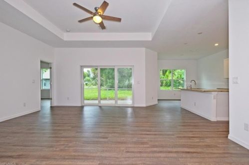 525 Paloma Ave, Lehigh Acres, FL 33974-9452