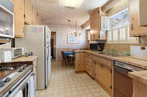 12622 Sarah St, North Hollywood CA  91604-1115 exterior