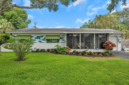 5572 Cedar St, Saint Petersburg, FL 33703-2406