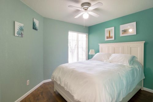 9317 Hoyleton Way, Elk Grove CA  95758-6522 exterior