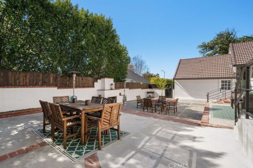 864 Kenneth Rd, Glendale CA  91202-1448 exterior