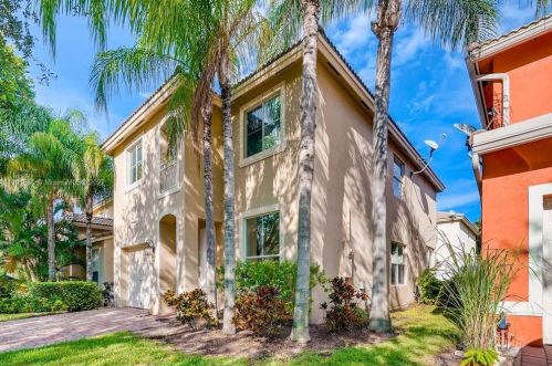 4290 Lake Lucerne Cir, West Palm Beach, FL 33409-7856