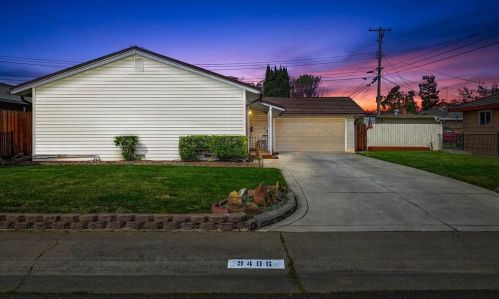 9406 Acapulco Way, Elk Grove CA  95624-1902 exterior