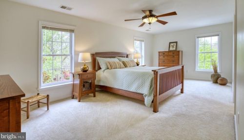 2357 Dunbar Ln, Falls Church VA  22046-2334 exterior