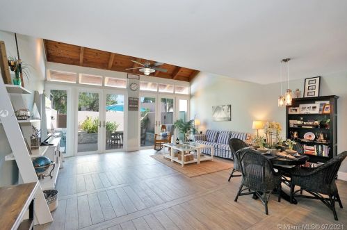 1033 124th Ave, Hollywood FL  33026-4320 exterior