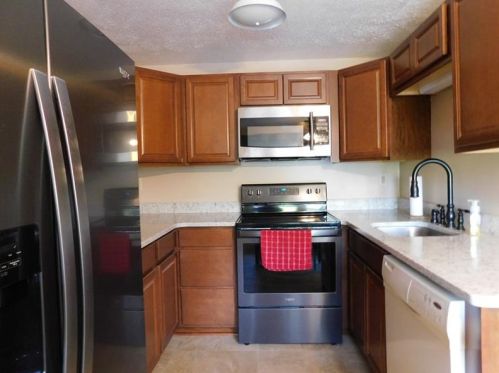 102 Rampart Ct, New Kensington, PA 15068-9346