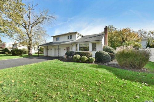 685 Plainview Rd, Bethpage, NY 11714-1424