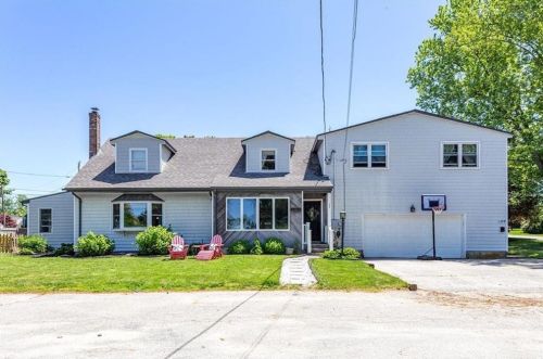 107 Haskins Ave, Tiverton RI  02878-2011 exterior