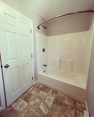 73 Spruce St, Norwich CT  06351-2328 exterior