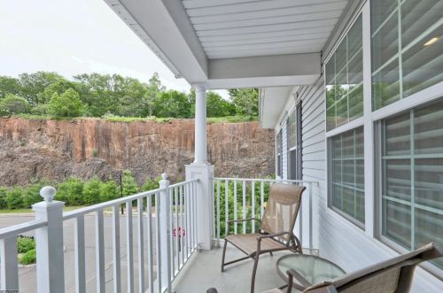 2 Pebble Rd, West Paterson, NJ 07424-4279