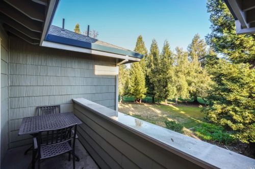 2082 Stonefield Ln, Santa Rosa CA  95403-0951 exterior