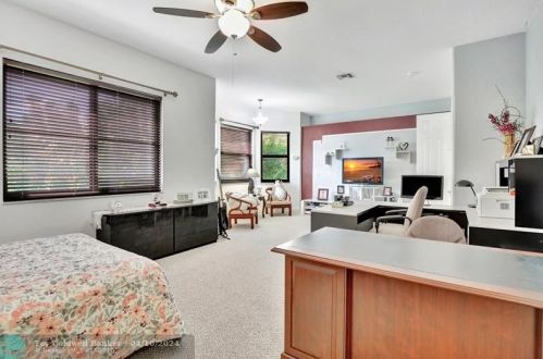 5098 168 Ave, Hollywood FL  33027-4913 exterior