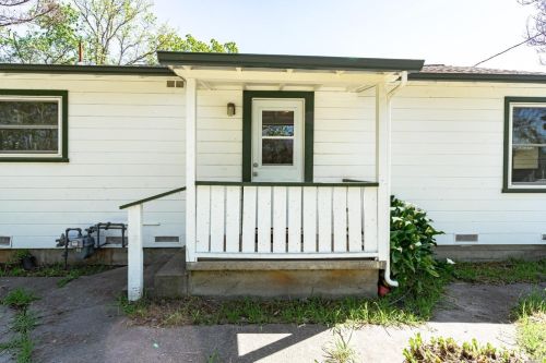 2626 Guerneville Rd, Santa Rosa, CA 95401-4021
