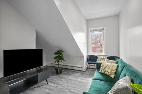 181 Mount Pleasant Ave, Providence RI  02908-3917 exterior