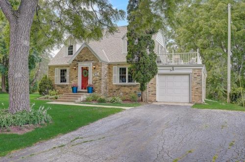 8151 Seneca Rd, Milwaukee, WI 53217-2741