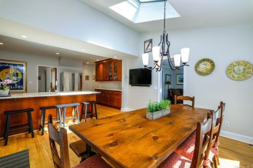 8 Parkway, Mount Vernon NY  10552-1219 exterior